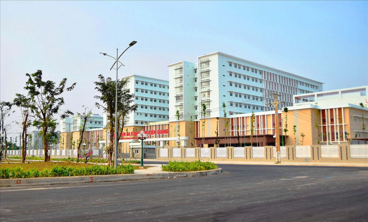 DHC Viet Nam cung 14 DN trung goi thau vat tu 69 ty cua BV DK Kien Giang