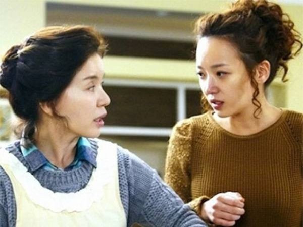 Nhiều lúc cũng tủi thân vì mẹ chồng nhiều khi đối xử với con cháu như người xa lạ. (ảnh minh họa- Giáo dục và Thời đại)