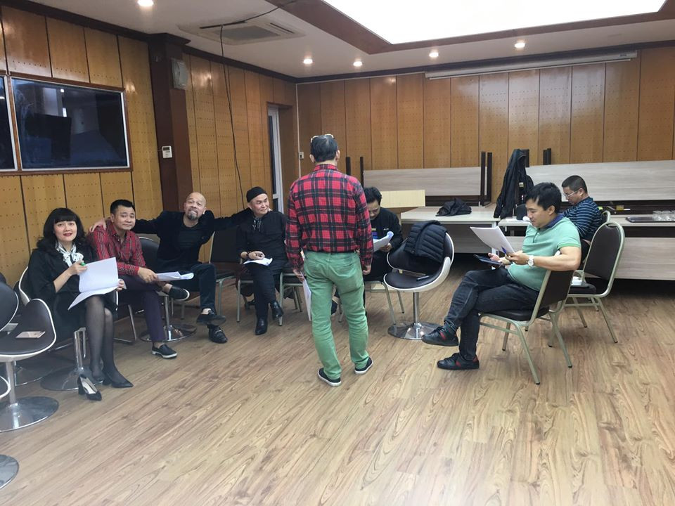 Trước đó, đạo diễn Đỗ Thanh Hải từng chia sẻ, chương trình mới thay thế này có tên gọi "Táo quân vi hành". Nội dung chủ yếu của chương trình là cuộc vi hành trời Âu của bộ ba Ngọc Hoàng, Nam Tào và Bắc Đẩu.