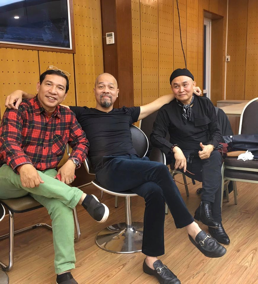 NTK Đức Hùng - người tâm huyết nhiều năm thiết kế trang phục cho dàn nghệ sĩ "Táo quân" cũng có mặt.