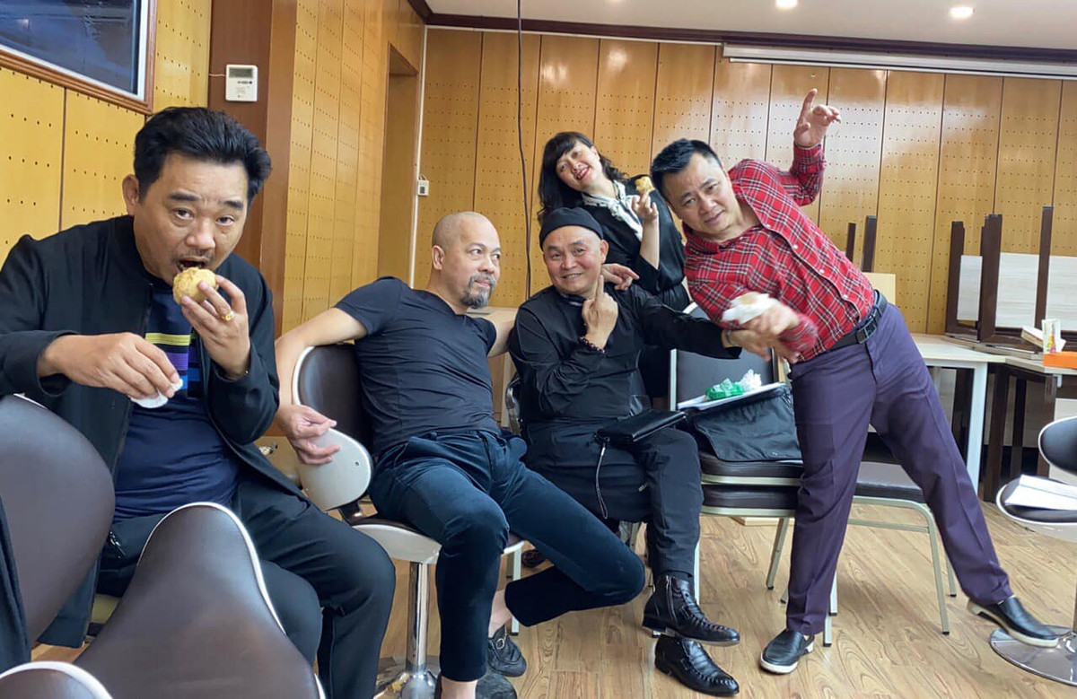 Thông tin chương trình Gặp nhau cuối năm - Táo quân ngừng sản xuất sau 16 năm lên sóng truyền hình khiến đông đảo khán giả và các nghệ sĩ không khỏi hụt hẫng. Đến NSƯT Đỗ Thanh Hải - Giám đốc VFC, đồng thời cũng là tổng đạo diễn nhiều năm của Táo quân cũng phải thừa nhận, việc kết thúc một chương trình hay, một công việc quen thuộc đã gắn bó lâu đến 15-16 năm không phải chỉ khán giả tiếc nuối mà bản thân anh và những người làm chương trình cũng rất tiếc nuối.