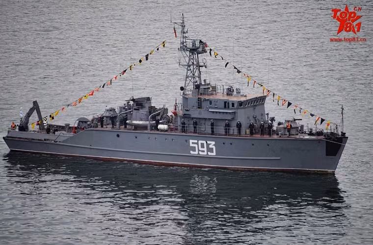 Một loại tàu quét mìn của Hạm đội Thái Bình Dương tham gia duyệt binh.