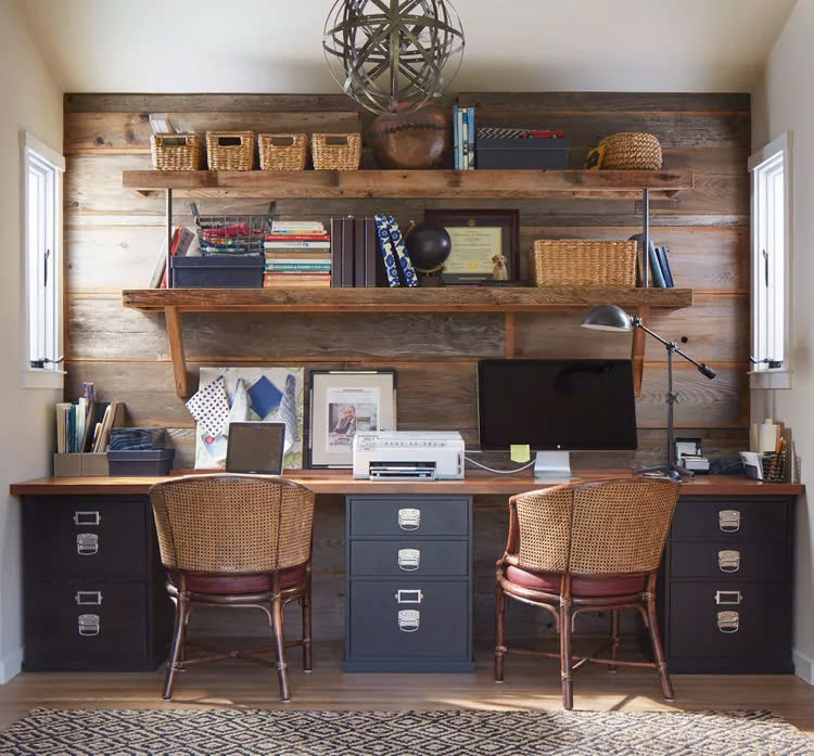 Các ngăn kéo tiêu chuẩn và mặt bàn bằng gỗ kết hợp với nhau tạo thành mặt bàn đôi vừa vặn hoàn hảo để hai thành viên nhí có thể cùng học tập.