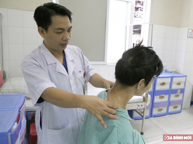 Nho thay lang dap thuoc den khi liet hoan toan moi den benh vien