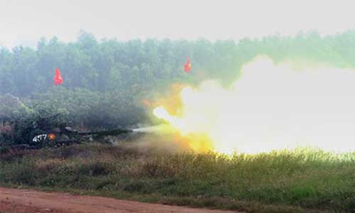 Xem phao 100mm xe tang T-54/55 huyen thoai khai hoa