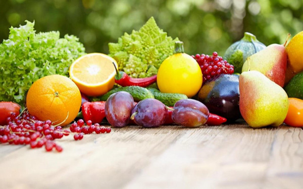 Để duy trì acid uric ổn định, chuyên gia sức khỏe khuyên nên thực hiện thói quen ăn uống khoa học. Nếu phát hiện cơ thể có acid uric cao thì cần điều chỉnh chế độ ăn uống. Lúc này, bạn cần hạn chế những thực phẩm chứa nhiều purin như đề cập ở trên. Thay vào đó, nên ăn nhiều rau quả giàu chất xơ, vitamin C để cung cấp dinh dưỡng, giảm hấp thu đạm từ đó giảm sự hình thành acid uric.