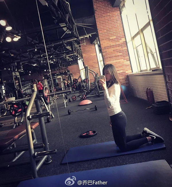 Lớn lên, Cố Sơ sở hữu chiều cao nổi bật 1m72, ngoại hình mảnh mai khiến nhiều người mơ ước. Tuy nhiên, mỹ nhân 10X không hài lòng với bản thân, quyết tâm luyện tập, ăn uống khoa học để cải thiện vóc dáng.