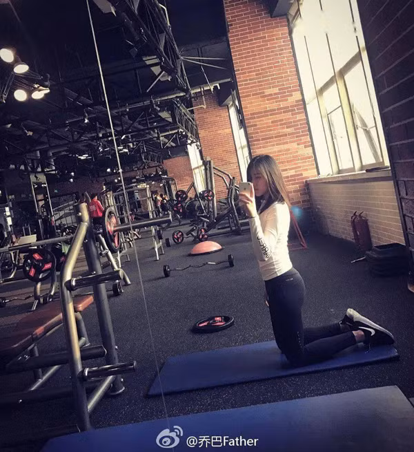 Lớn lên, Cố Sơ sở hữu chiều cao nổi bật 1m72, ngoại hình mảnh mai khiến nhiều người mơ ước. Tuy nhiên, mỹ nhân 10X không hài lòng với bản thân, quyết tâm luyện tập, ăn uống khoa học để cải thiện vóc dáng.