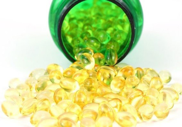 Vitamin A. Tương tự những vitamin trên, bổ sung lượng lớn vitamin A không có lợi cho sức khỏe. Người dùng có khả năng nhức đầu, buồn nôn, buồn ngủ, phát ban da, da tay chân dễ bong tróc.