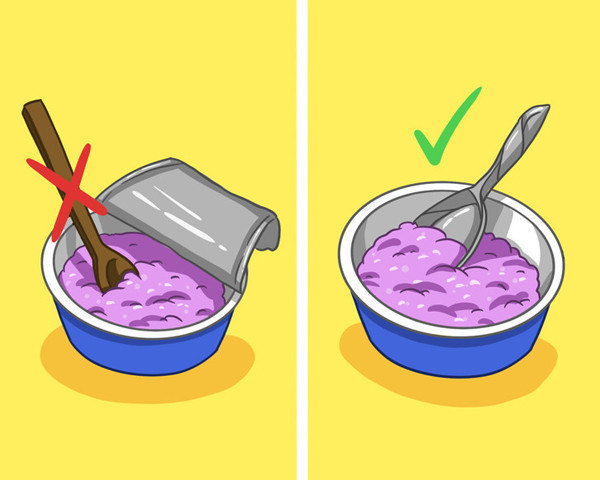 Một mặt nắp sữa chua thường được làm bằng nhôm mỏng. Ngoài công dụng bảo quản, phần nắp này còn có thể tận dụng làm thành những chiếc thìa múc sữa khi cần thiết.