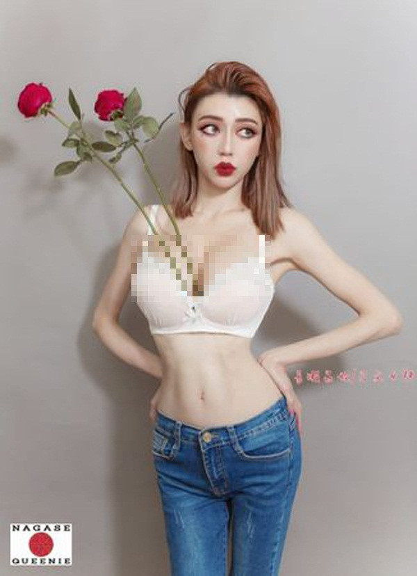 Vậy nhưng, không ít người cho rằng cô nàng ăn mặc quá kiệm vải, không thích hợp với thời tiết rét như “cắt da cắt thịt” tại thời điểm đó. Di chuyển quãng đường dài trên tàu điện mà trang phục không thể giữ ấm, người mặc rất dễ bị cảm lạnh. Có nhiều cách để thể hiện gu thời trang, nét đẹp hình thể. Không nhất thiết phải ăn mặc kiểu “thời trang phang thời tiết” như vậy.