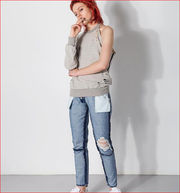 Tương tự trang phục “lắp ghép”, quần jean ngược cũng nhanh chóng bị lãng quên sau khi ra mắt. Sự sáng tạo không giúp người mặc trở nên phong cách. Ngược lại, nó khiến vẻ ngoài thiếu chỉn chu.