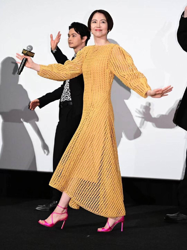 Nuối tiếc vẻ đẹp một thời, nhiều người bày tỏ thanh xuân thật quá ngắn. Chỉ có cách chăm sóc cơ thể thật tốt mới thực sự yêu thương mình.