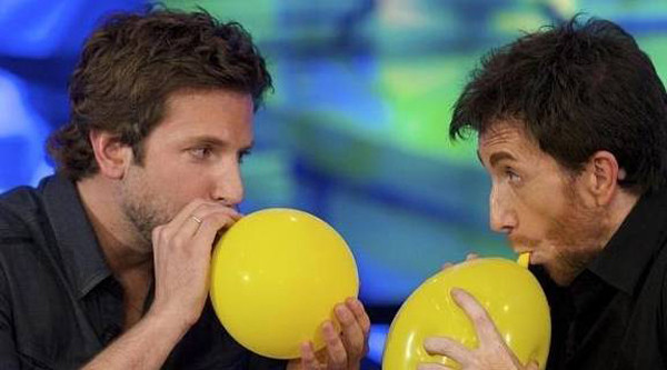 Để kiểm tra dung tích phổi giảm hay không, bạn nín thở dưới 30 giây hoặc vận động nhẹ. Nếu có hiện tượng thở hổn hển chứng tỏ chức năng, dung tích phổi suy giảm. Để cải thiện, bạn nên tăng cường thể dục, tăng cường thực phẩm có lợi cho phổi.