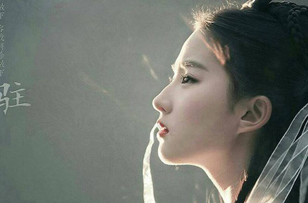 Trong khi đó, phẫu thuật thẩm mỹ thiên về chỉnh sửa các đường nét trên gương mặt, rất khó thay đổi toàn bộ tỷ lệ.