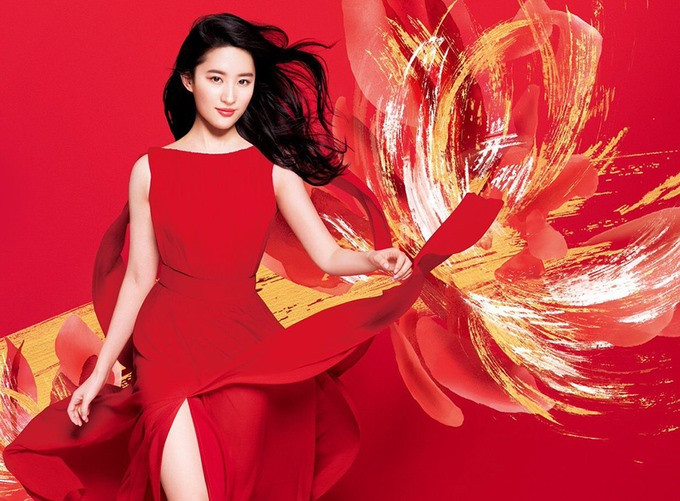 Mặt khác, chị em tiến hành phẫu thuật thẩm mỹ thường hướng tới hoàn thiện nhan sắc của mình, chỉnh sửa sao cho phù hợp nhất. Rất hiếm người nào sẵn sàng tự biến mình trở thành phiên bản của phụ nữ khác.