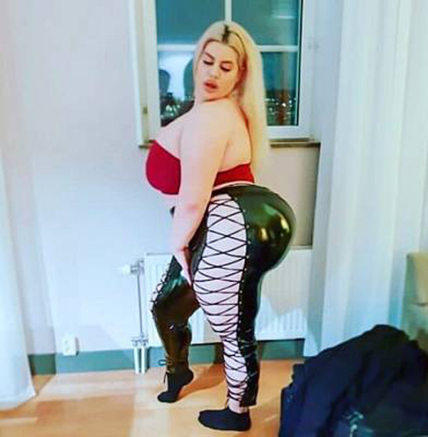 Natasha cũng khiến bố mẹ và anh trai hết sức phiền lòng, ra sức phản đối khi ngày càng “nghiện” phẫu thuật thẩm mỹ. Một tâm sự buồn khác là Natasha luôn “lẻ bóng” kể từ khi hiện thực hóa ước mơ có vòng ba khủng. Trong mắt nhiều người, ngoại hình của Natasha quá đặc biệt, không “bình thường”.