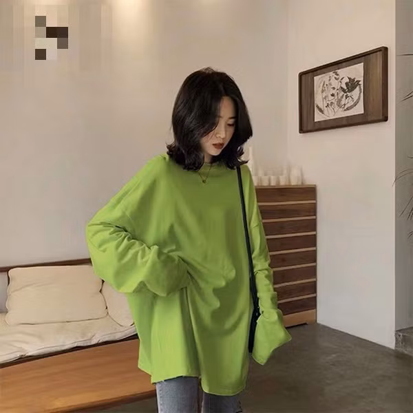 Đặc biệt, bạn nên cẩn trọng khi lên đồ với trang phục màu xanh huỳnh quang, vàng huỳnh quang và hồng. Những màu này rất nổi bật song có độ bão hòa màu cao, dễ khiến làn da trở nên kém sắc, sạm đen, khiến vẻ ngoài người mặc “bình dân”, không quý phái.