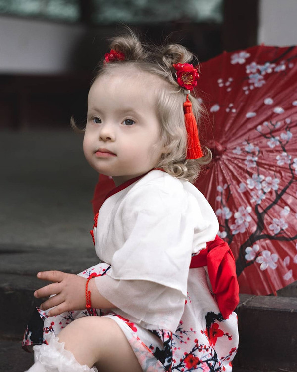 Quyết định nhận con nuôi, Katerina mong muốn đứa trẻ khỏe mạnh, đáng yêu như những gì mình nhìn thấy trên tivi. Vậy nhưng, quá nhiều người có nhu cầu giống vợ chồng Katerina. Họ được thông báo sẽ phải chờ đợi thời gian khá dài, chừng khoảng 5 năm.