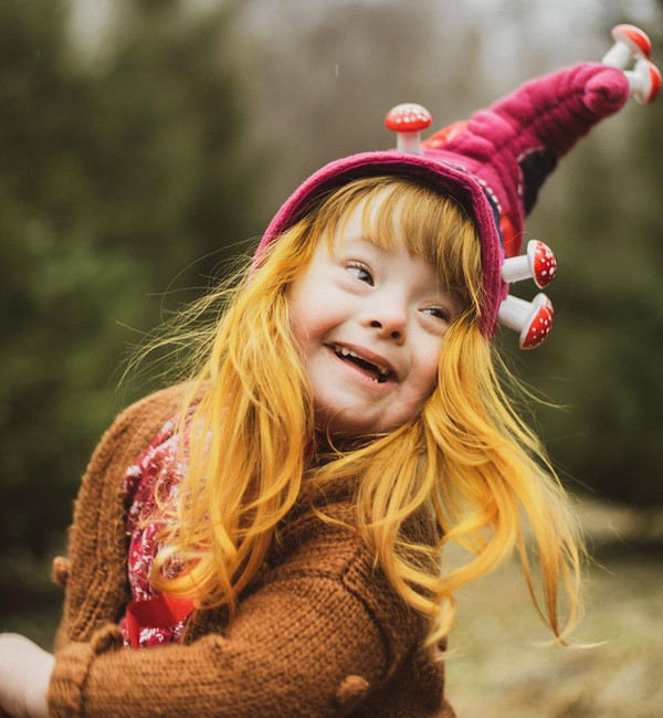 Vậy nhưng, điều khiến họ chạnh lòng là thái độ phân biệt đối xử của những người xung quanh với cô bé. Gia đình Katerina luôn thể hiện thái độ tích cực, khuyến khích cô bé trong khi phản ứng của người khác không phải lúc nào cũng tích cực.