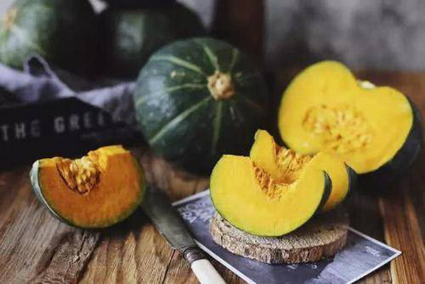  Loại rau có lượng đường cao. Mọi người thường nghĩ, rau củ có hàm lượng đường thấp, ít béo và ít calo. Thực tế, một số loại rau củ như bí đỏ, củ cải đường... có hàm lượng đường tương đối cao. Ngoài ảnh hưởng của chế độ ăn không lành mạnh, những người dưới đây có thể bị mỡ máu cao nhiều hơn bình thường, cần hết sức thận trọng.