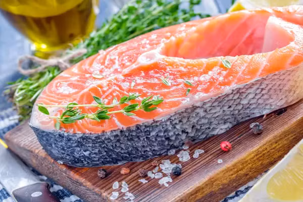Cá. Bởi vì cá rất giàu axit béo Omega-3, nên nó có thể giúp giữ cho võng mạc của bạn khỏe mạnh và cải thiện thị lực. (Ảnh: Times of India) 