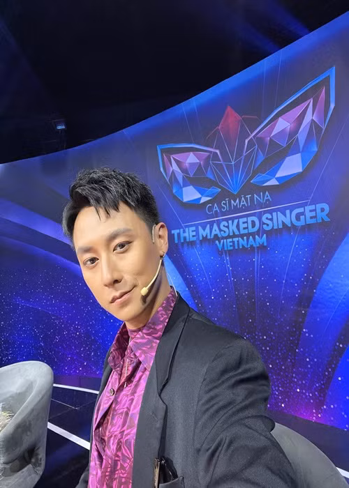 Sau ồn ào, Rocker Nguyễn rời showbiz Việt sang Australia. Năm 2022, anh trở lại showbiz Việt. Ảnh: FBNV.