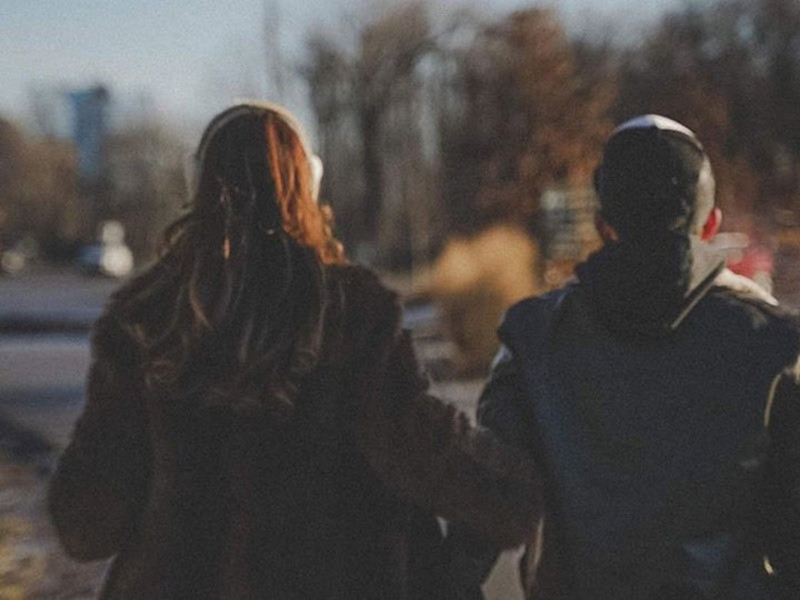 Khi biết Võ Hoàng Yến yêu xa, mẹ của cô không đồng ý. Tuy nhiên, sau một lần bạn trai về ra mắt gia đình Võ Hoàng Yến, bố mẹ cô chuyển từ không thích sang quý mến bạn trai Võ Hoàng Yến.