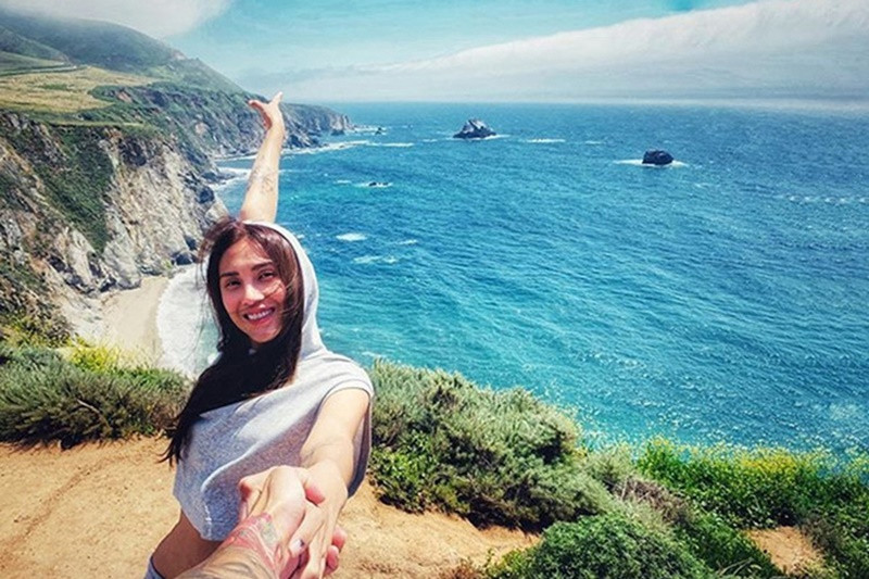 Lần đầu tiên gặp bạn trai, nữ người mẫu cảm nhận nửa kia là người chân thành, không "thả thính" phụ nữ. "Anh là một người đàn ông cực kỳ đàn ông. Yến rất thần tượng anh, bởi anh sống có nghĩa khí, luôn nghĩ cho lợi ích của người khác trước bản thân. Rất giữ chữ tín. Tuy bề ngoài lạnh lùng, phong trần nhưng bên trong rất ấm áp, rất khoan dung", Dân Trí dẫn lời Võ Hoàng Yến.