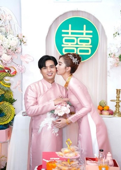 Hồ Quang Hiếu và Tuệ Như tổ chức lễ ăn hỏi vào tháng 8. Ảnh: Vietnamnet.