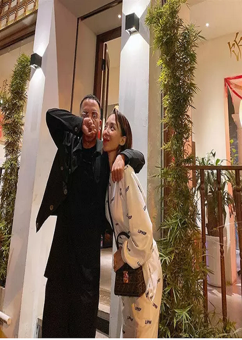 Hoàng Touliver chiều chuộng Tóc Tiên. Anh chia sẻ công việc nhà với vợ, ủng hộ mọi điều cô thích như đi đóng phim, phong cách thời trang. Ảnh: Vietnamnet.