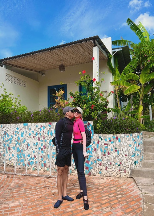 Tóc Tiên và Hoàng Touliver vẫn độc lập tài chính dù về chung một nhà. Ảnh: FBNV.