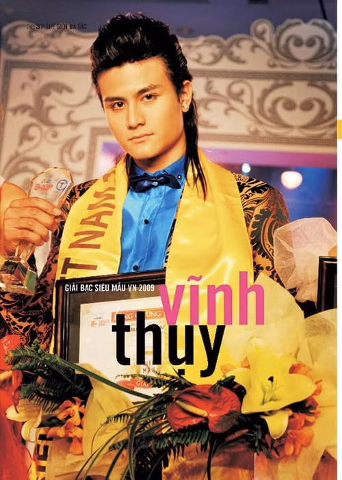 Theo Pháp Luật TPHCM, năm 2007, khi 183 Club sang Việt Nam biểu diễn, ông bầu của nhóm nhạc Đài Loan này muốn đào tạo Vĩnh Thụy thành ngôi sao bởi thấy anh sở hữu vẻ ngoài điển trai, chiều cao 1m85. Tuy nhiên, Vĩnh Thụy từ chối vì không hứng thú với nghề. Đến năm 2009, anh đoạt giải bạc cuộc thi Siêu mẫu Việt Nam. Ảnh: FBNV.