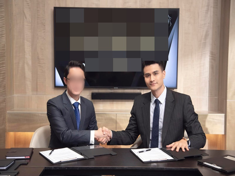 Vĩnh Thụy vực dậy lại được sự nghiệp kinh doanh. Năm 2020, anh làm giám đốc công ty bất động sản, lập thương hiệu thời trang riêng, mở 10 cửa hàng kinh doanh trang sức kim cương với vai trò cổ đông chính. Ảnh: FBNV.