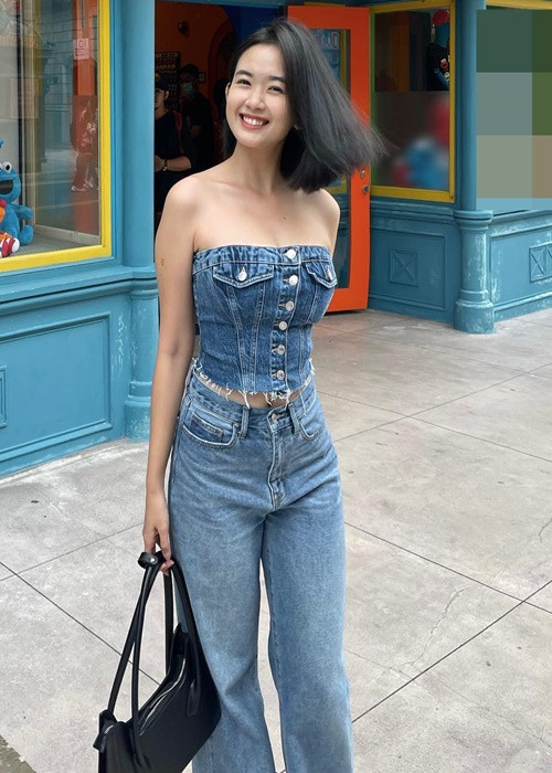 Ở đời thường, Ngọc Xuân có phong cách đa dạng, khi kín đáo, giản dị, lúc lại gợi cảm. Ảnh: FBNV.