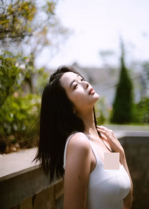 Xinh đẹp, trẻ trung, Ngọc Xuân làm người mẫu ảnh tự do trong những năm qua. Ảnh: FBNV.