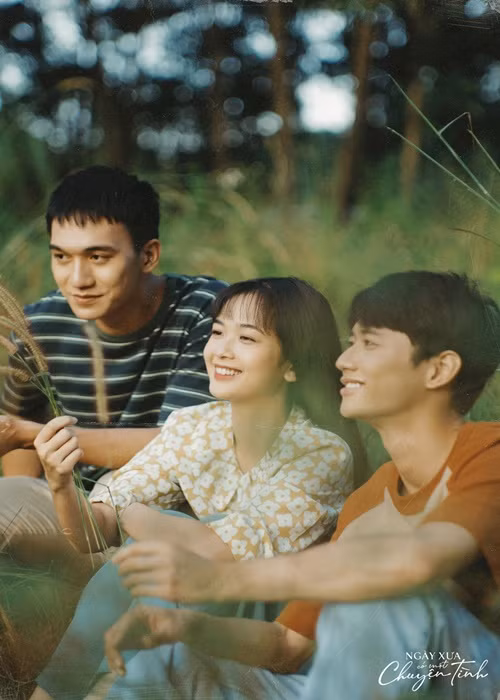 Trong Ngày xưa có một chuyện tình, Ngọc Xuân đóng vai Miền. Đạo diễn Trịnh Đình Lê Minh chia sẻ trên Pháp Luật Việt Nam, Ngọc Xuân được chọn vì có nét đẹp của diễn viên Việt Nam thập niên 90, không chỉ sáng màn ảnh, phù hợp về ngoại hình mà còn có cả sự nhạy cảm khi hóa thân vào nhân vật ở những giai đoạn khác nhau. Ảnh: Fanpage phim.