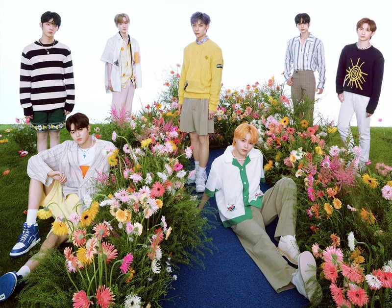 Ngoài Hanbin, Tempest gồm các thành viên: Hyeongseop, Hyuk, Eunchan, Lew, Hwarang và Taerae. Ảnh: Vietnamnet.