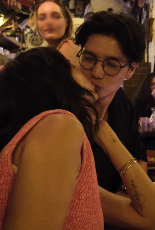 Nữ diễn viên còn chia sẻ trên truyền thông, hôn nhân đầy màu hồng khi vợ chồng cô có nhiều sở thích chung.