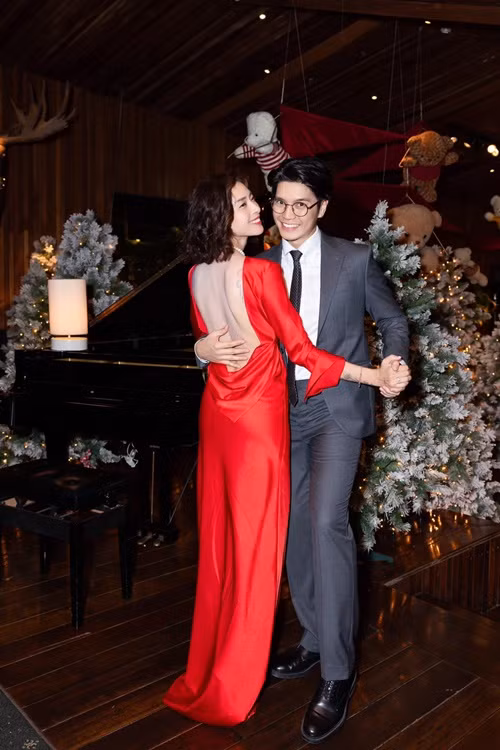 Trên Dân Trí, Ngô Thanh Vân chia sẻ, vợ chồng cô không chia "kèo trên, kèo dưới" vì hai người đều đặt tình yêu lên cao nhất, sống tích cực và có trách nhiệm với nhau.