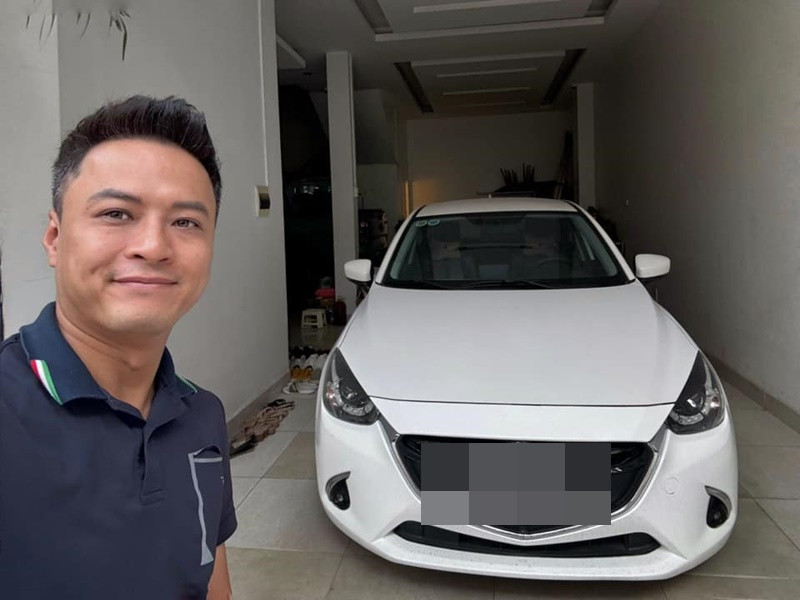 Hồng Đăng từng ám chỉ dừng hoạt động showbiz. “Hôm nay có cô em khá thân nhắn tin hỏi mình về việc chuyển hướng kinh doanh và nói số học của mình về nghệ thuật đến điểm dừng rồi, cố cũng chỉ đến năm 2027. Mình bảo chuẩn rồi em”, anh chia sẻ. Ảnh: FBNV.