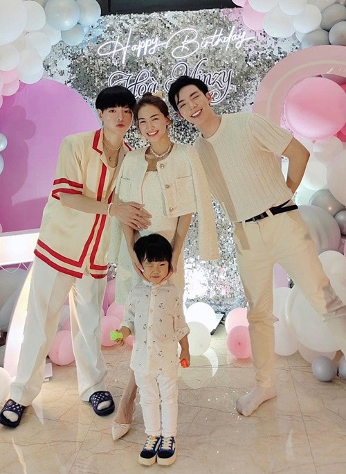 “Chúng tôi nhìn vào nhau và nhắc nhau cố gắng. Khi nhìn thấy anh chị thành công, mình không thể nào ngồi yên được. Tôi quan sát và cố gắng đầu tư hơn vào sản phẩm. Đó chính là động lực”, Erik nói. 