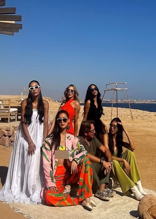 Bảo Ngọc quay video, chụp ảnh cùng các thí sinh Hoa hậu Liên lục địa 2023. Ảnh: Instagram.