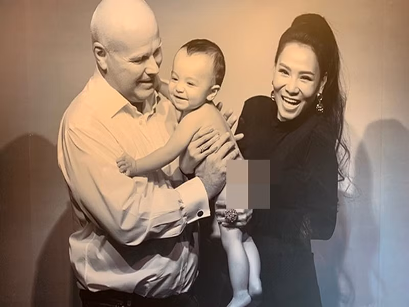 Trước đó, Thu Minh chỉ vài lần chia sẻ ảnh rõ mặt quý tử nhưng đó là những bức ảnh ngày còn nhỏ của bé Gấu. Ảnh: Vietnamnet.