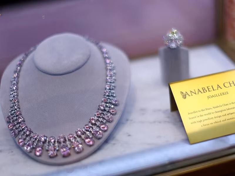 Theo nhà phân tích Edahn Golan, thị trường đồ trang sức được tạo ra từ phòng thí nghiệm đang tăng trưởng mạnh, với mức tăng trưởng hàng năm là 20% trong những năm gần đây và lợi nhuận toàn cầu ở mức 15 tỷ USD.