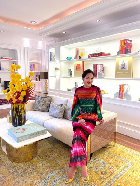 Nhà thiết kế đồ trang sức Anabela Chan tạo ra những viên đá quý, kim cương của mình.