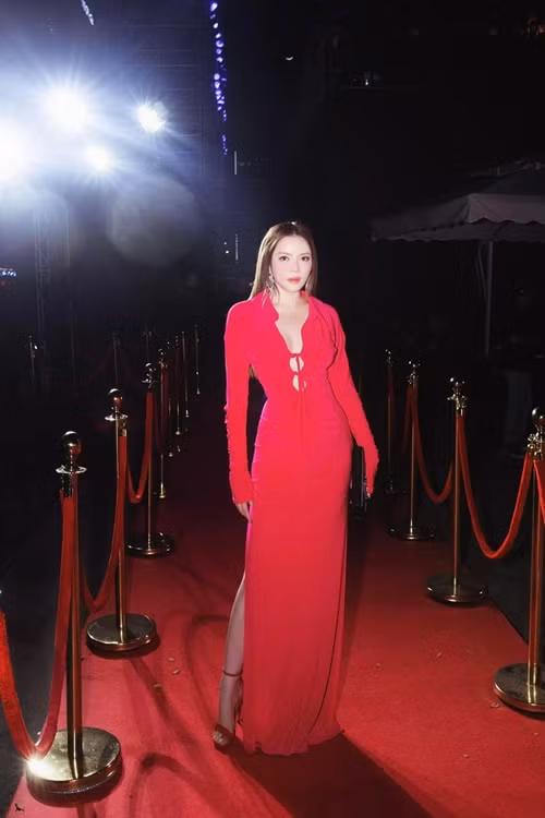 Ở tuổi 41, Lý Nhã Kỳ vẫn trẻ trung, xinh đẹp.