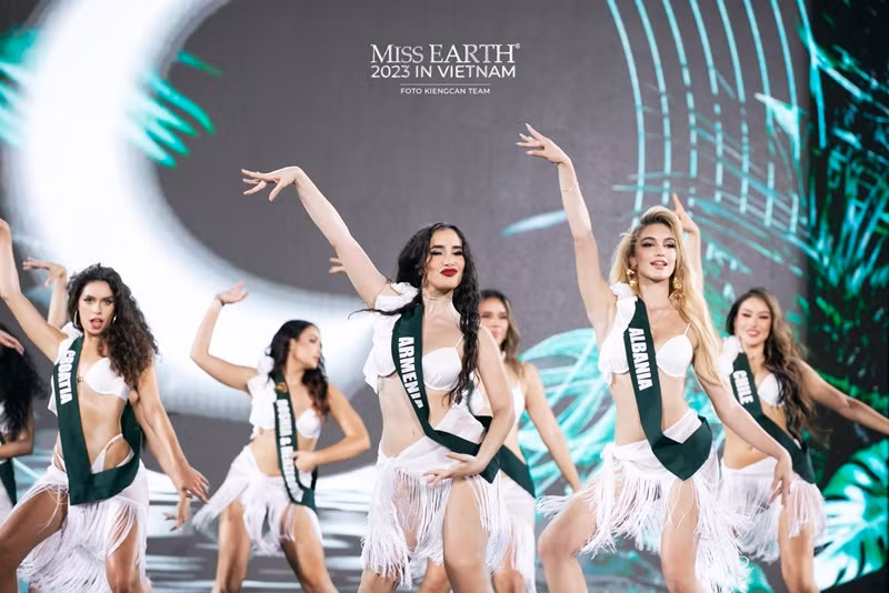 Tân Hoa hậu Trái đất hiện theo học ngành Quản lý du lịch. Ngoài ra, cô còn là người dẫn chương trình truyền hình. Ảnh: Miss Earth.