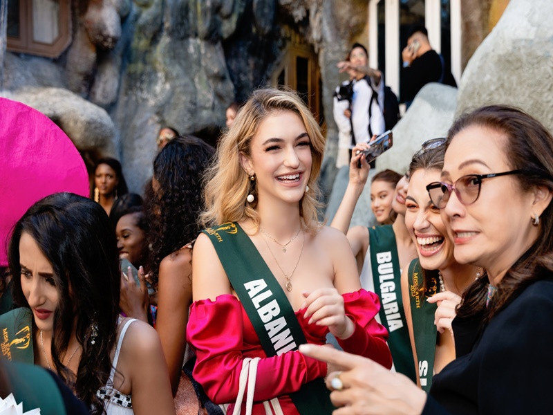 Đại diện Albania nổi bật nhờ nhan sắc gợi cảm, rạng rỡ. Ảnh: Miss Earth.
