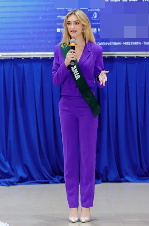 Mỹ nhân Albania lúc gợi cảm khi lại thanh lịch. Ảnh: Miss Earth.